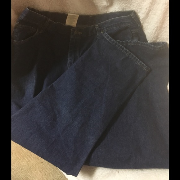 NWT Wrangler Blues easy fit jeans. Size 30x16. - Picture 2 of 5